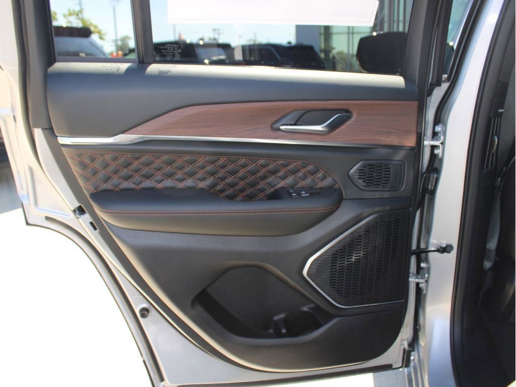 New 2025 Jeep Grand Cherokee Summit image 24
