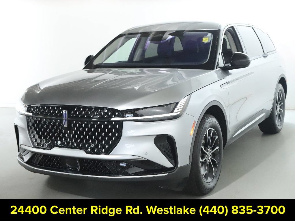 Used 2025 Lincoln Nautilus Premier AWD/4WD image 4