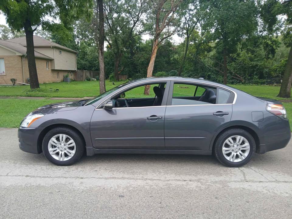 Used 2011 Nissan Altima 2.5 S w/ 2.5S Premium Audio Pkg FWD image 2
