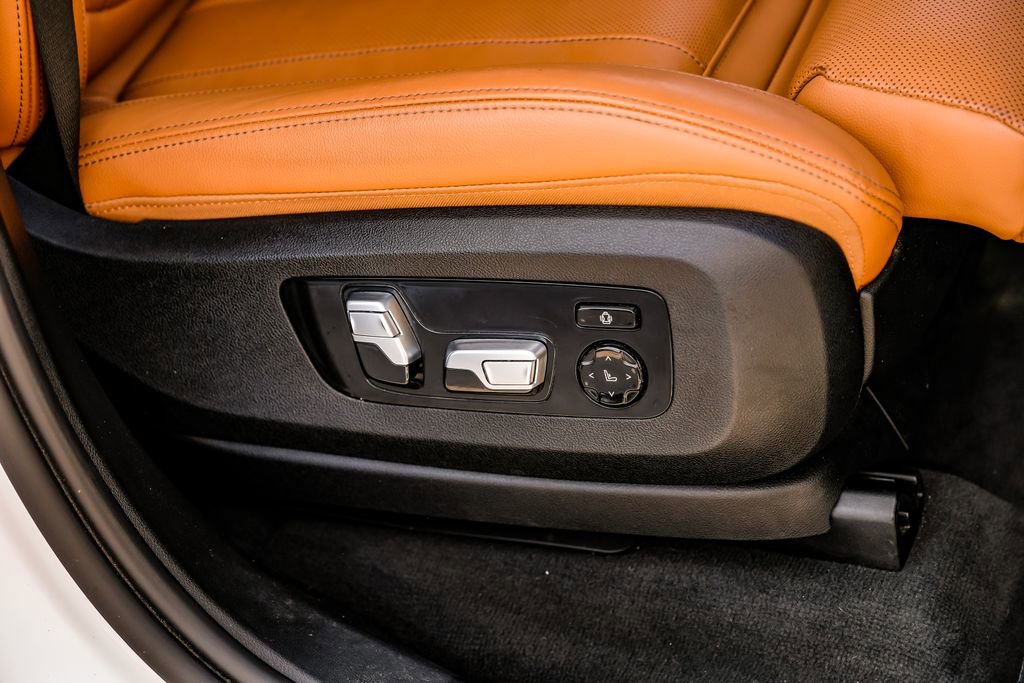Used 2021 BMW X7 M50i w/ Executive Package image 39