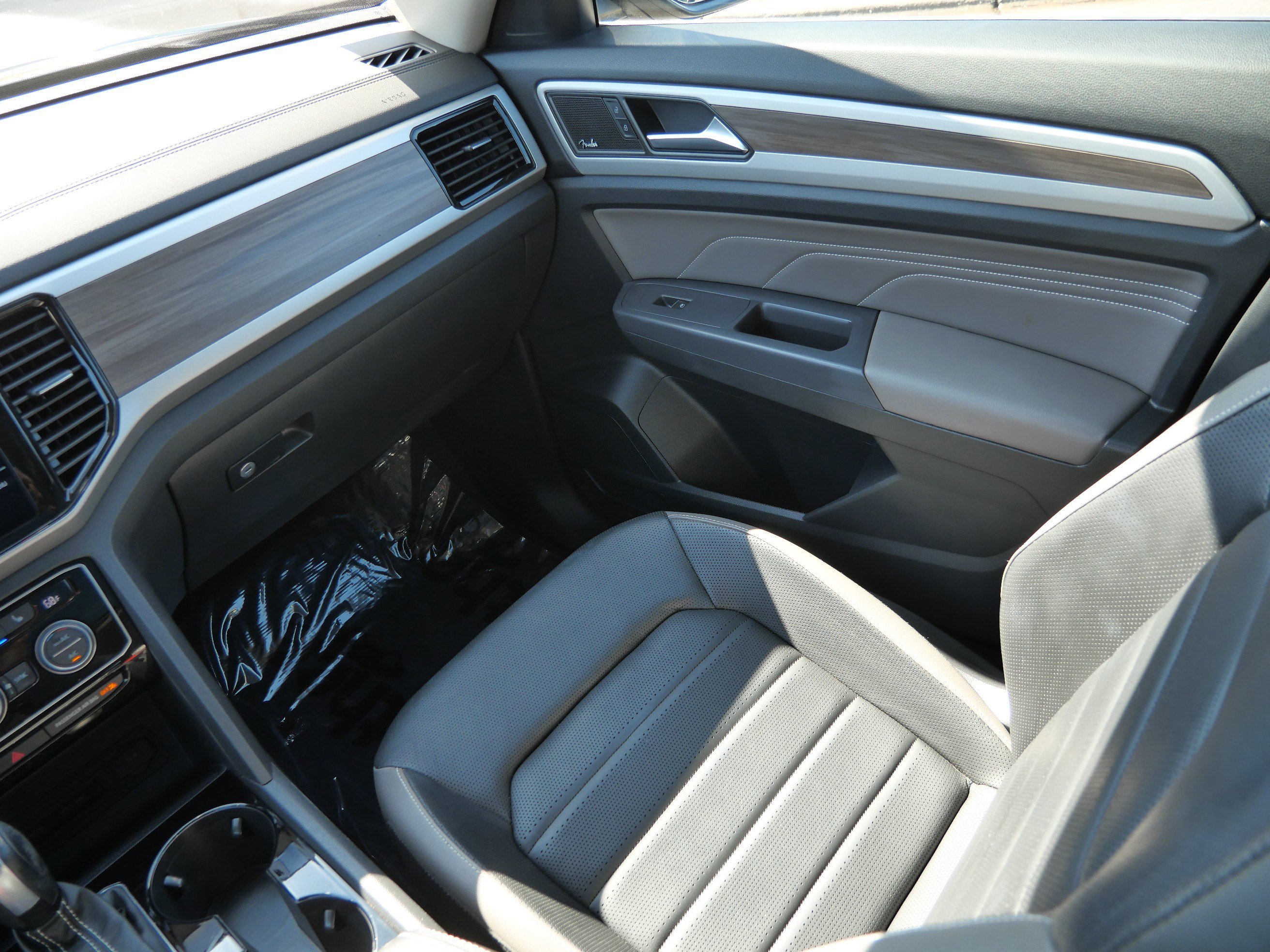 Used 2021 Volkswagen Atlas SEL Premium image 11