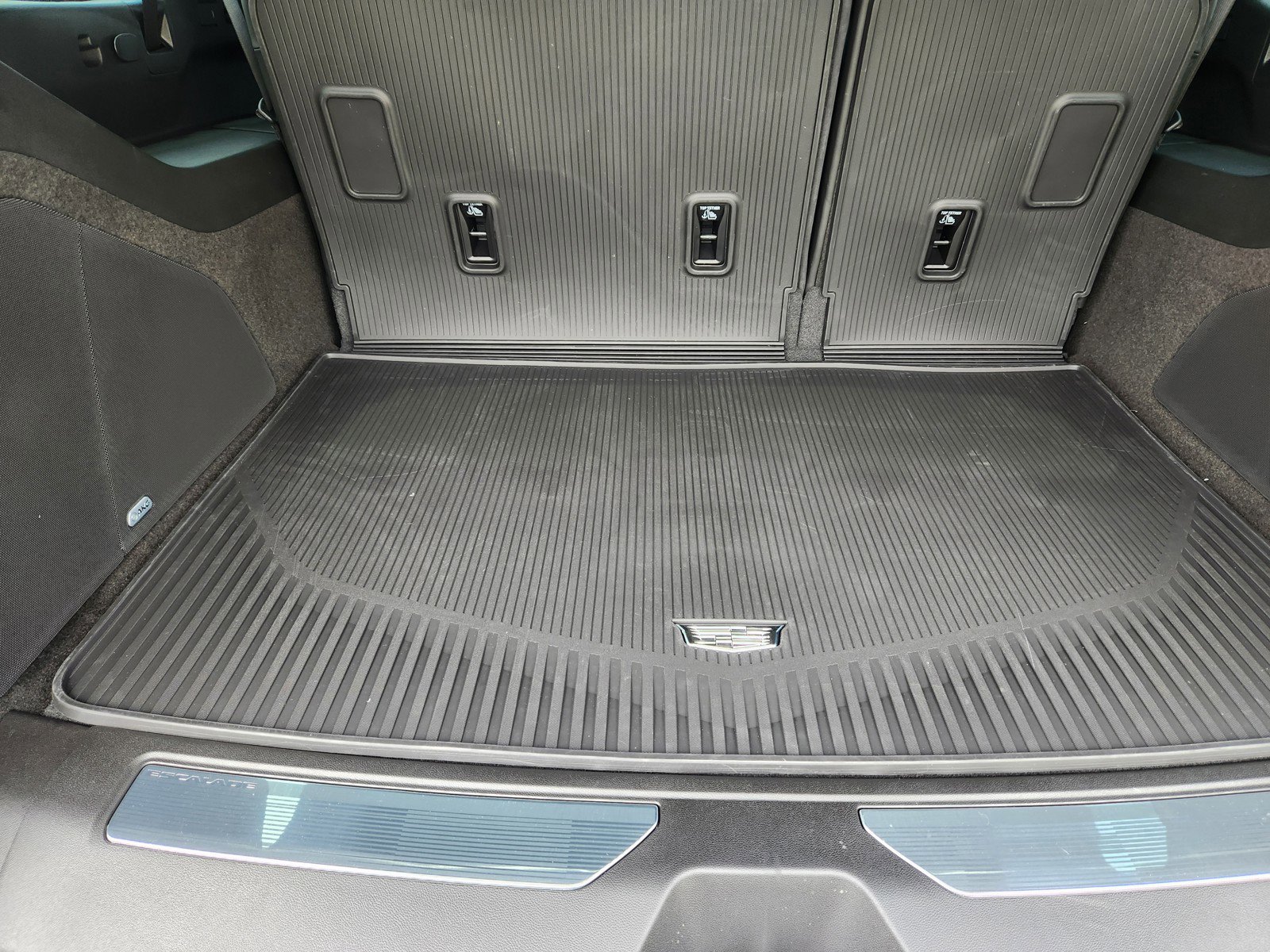 New 2026 Cadillac Escalade ESV Platinum Sport w/ LPO, ONYX Package image 25