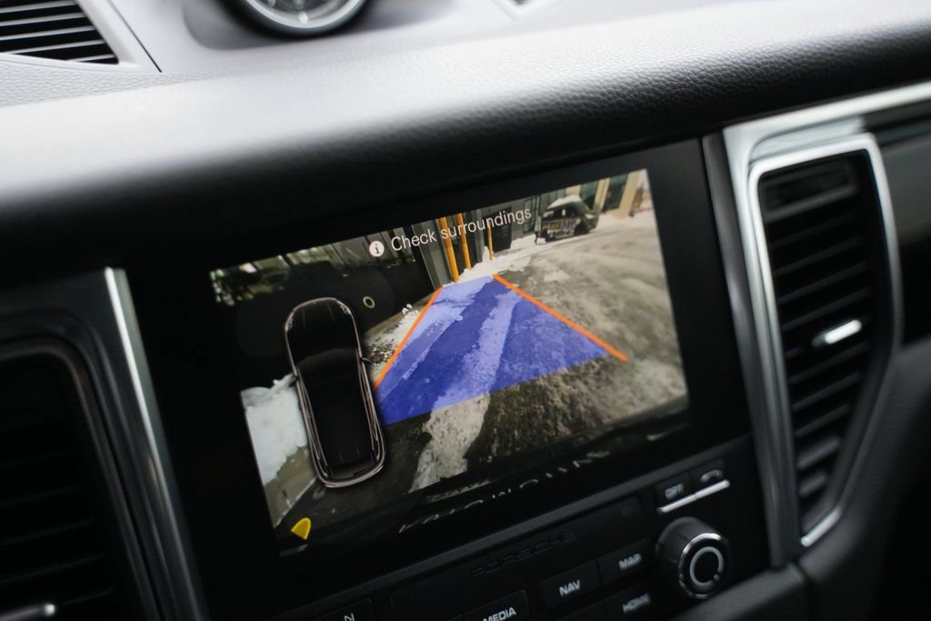 Used 2017 Porsche Macan w/ Driver Memory Package image 30