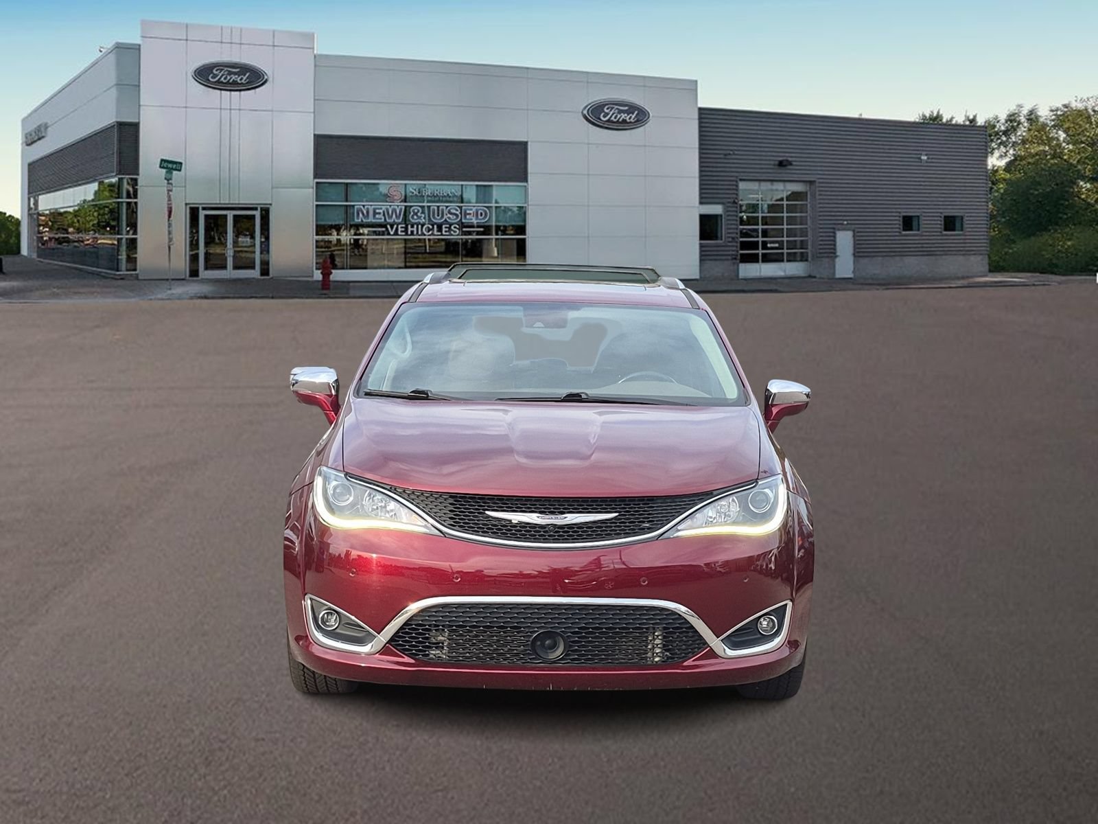 Used 2019 Chrysler Pacifica Limited w/ Tire & Wheel Group FWD image 3