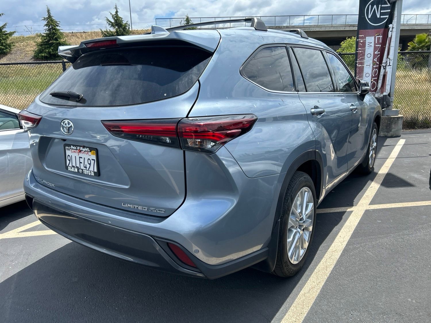 Used 2024 Toyota Highlander Limited AWD/4WD image 4