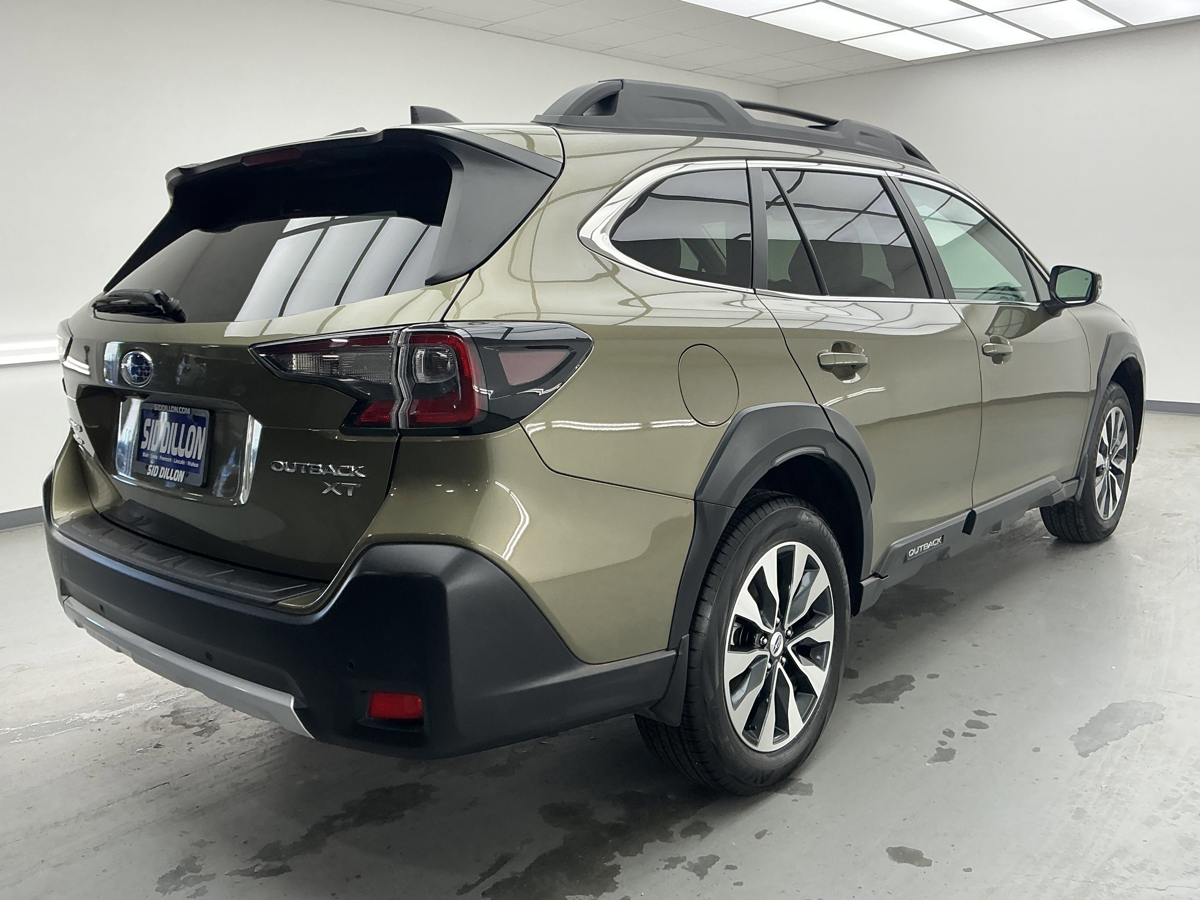 Used 2024 Subaru Outback Limited XT image 4