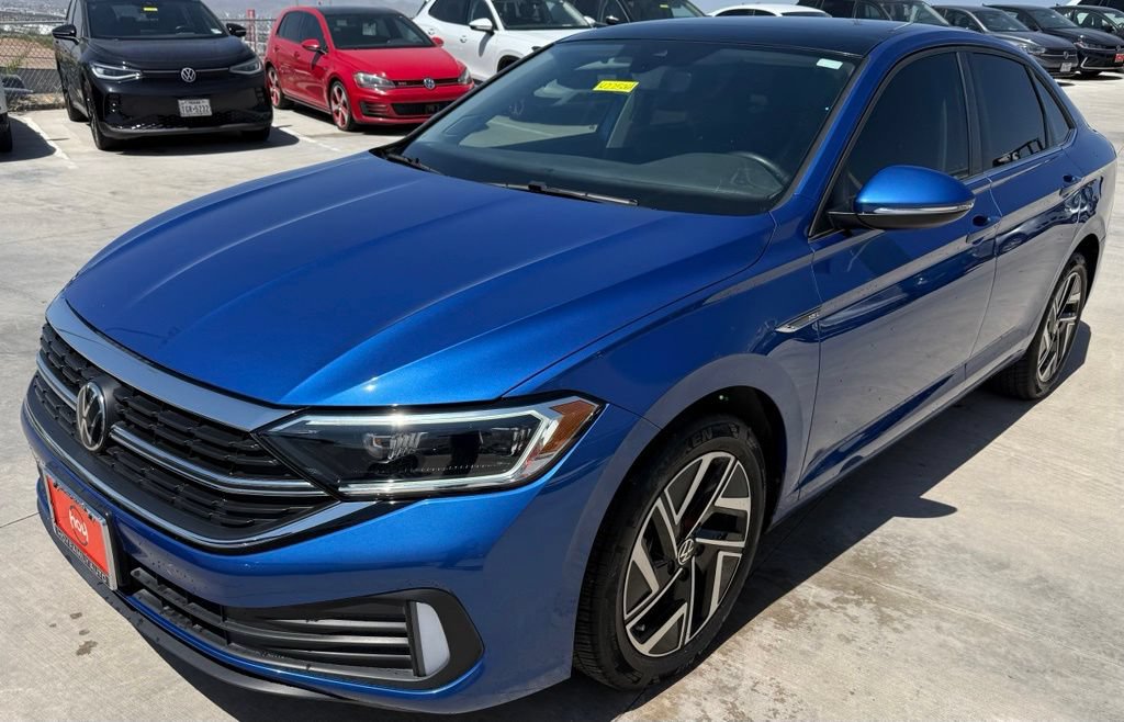 Used 2024 Volkswagen Jetta SEL FWD image 3