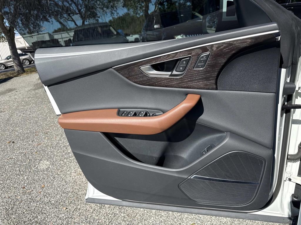 Used 2022 Audi Q8 Premium Plus image 18