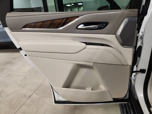 Used 2023 Cadillac Escalade Premium Luxury Platinum AWD/4WD image 27
