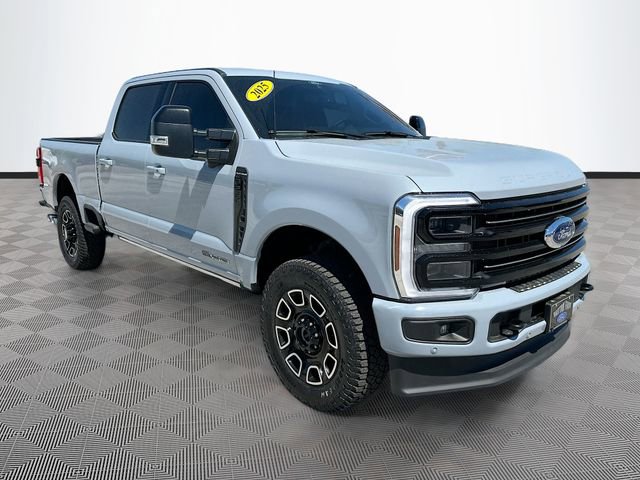 Used 2025 Ford F250 Platinum w/ FX4 Off-Road Package image 3