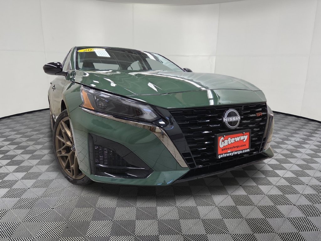 Used 2025 Nissan Altima 2.5 SR AWD/4WD image 2