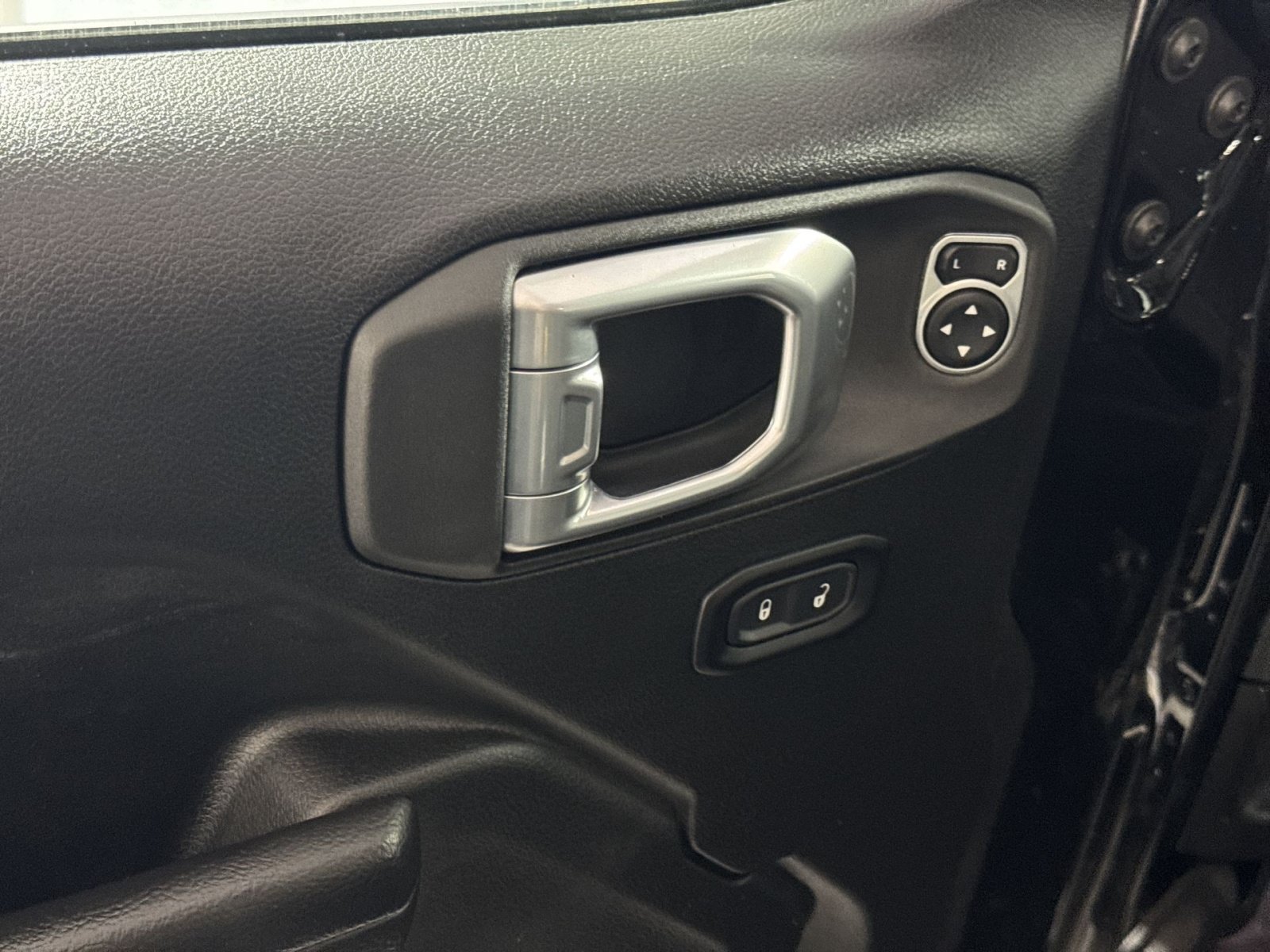 Used 2023 Jeep Wrangler Sport AWD/4WD image 15