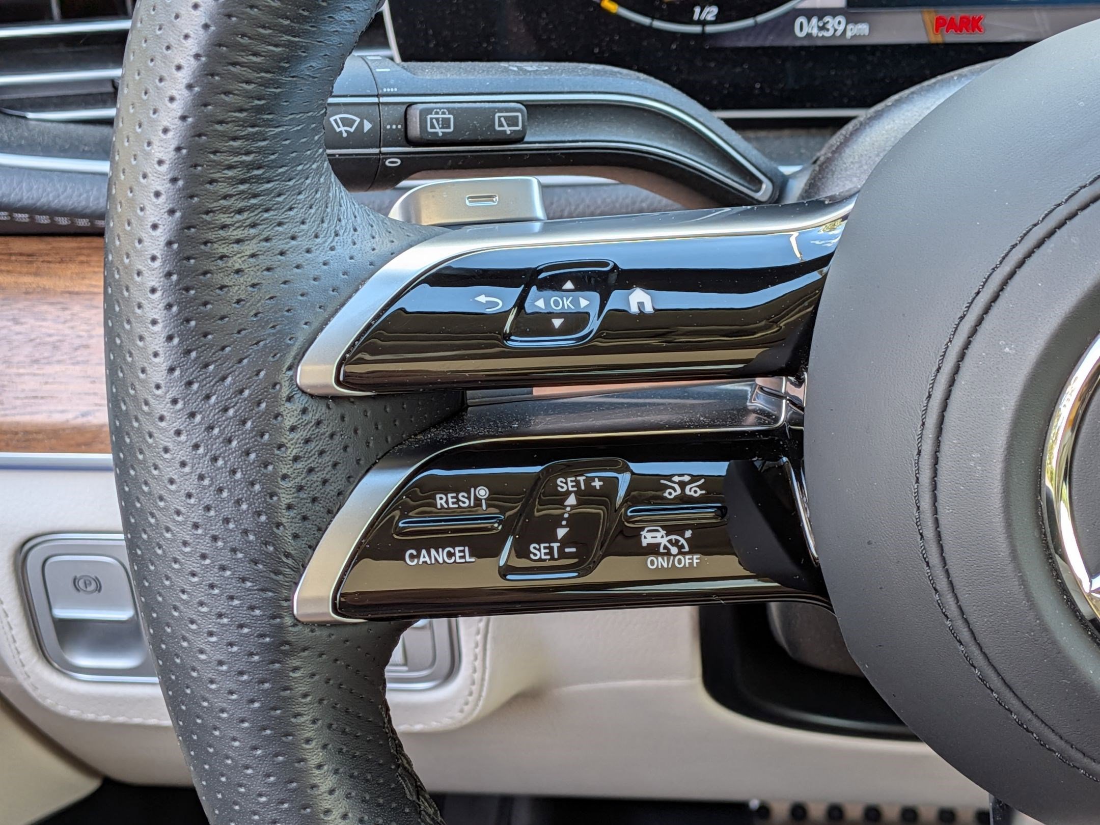 Certified 2025 Mercedes-Benz GLS 450 4MATIC image 15