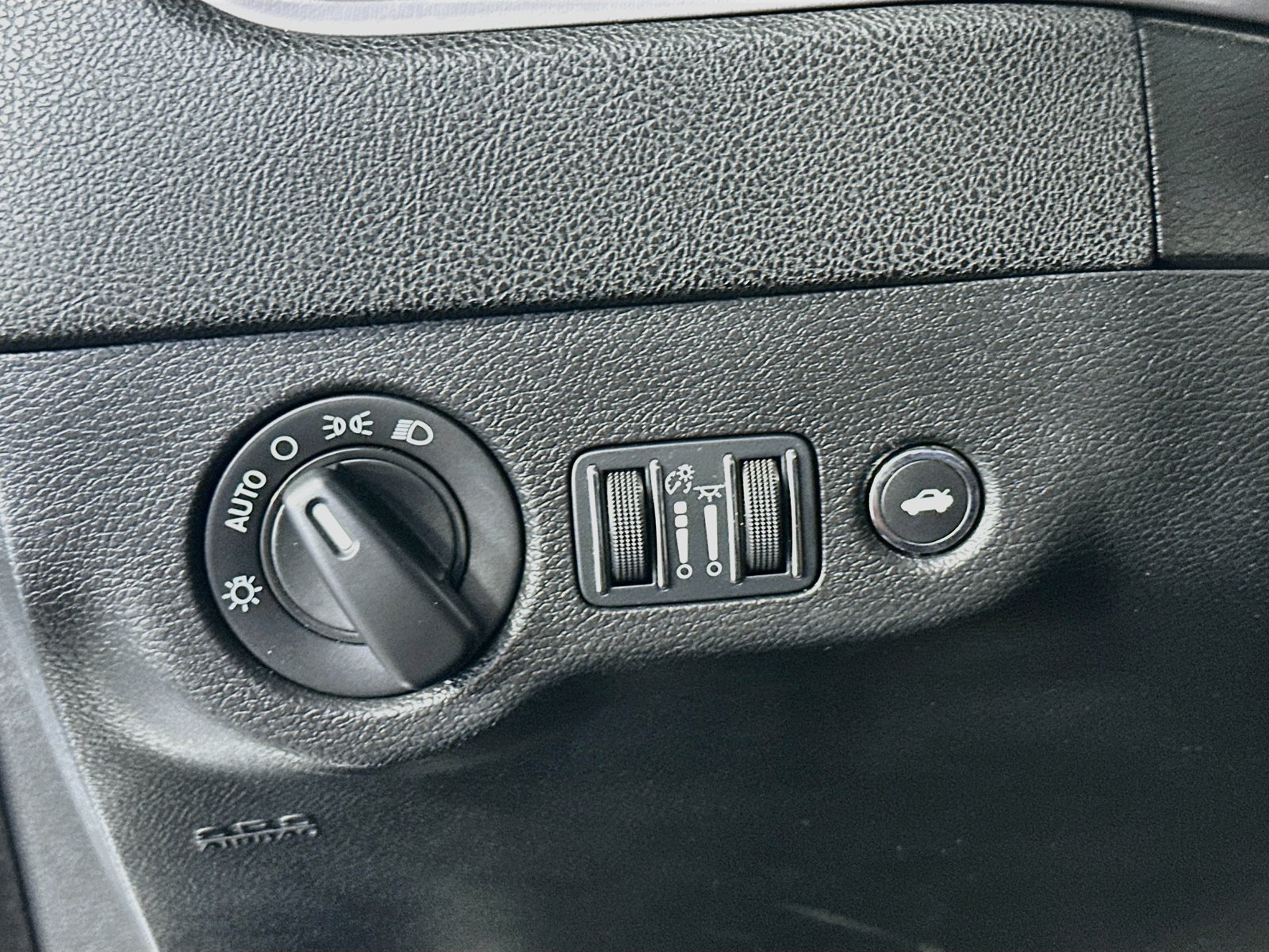 Used 2023 Dodge Charger SXT RWD image 10