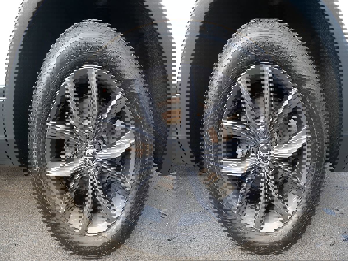 Used 2022 Volkswagen Tiguan SE w/ Panoramic Sunroof Package image 33