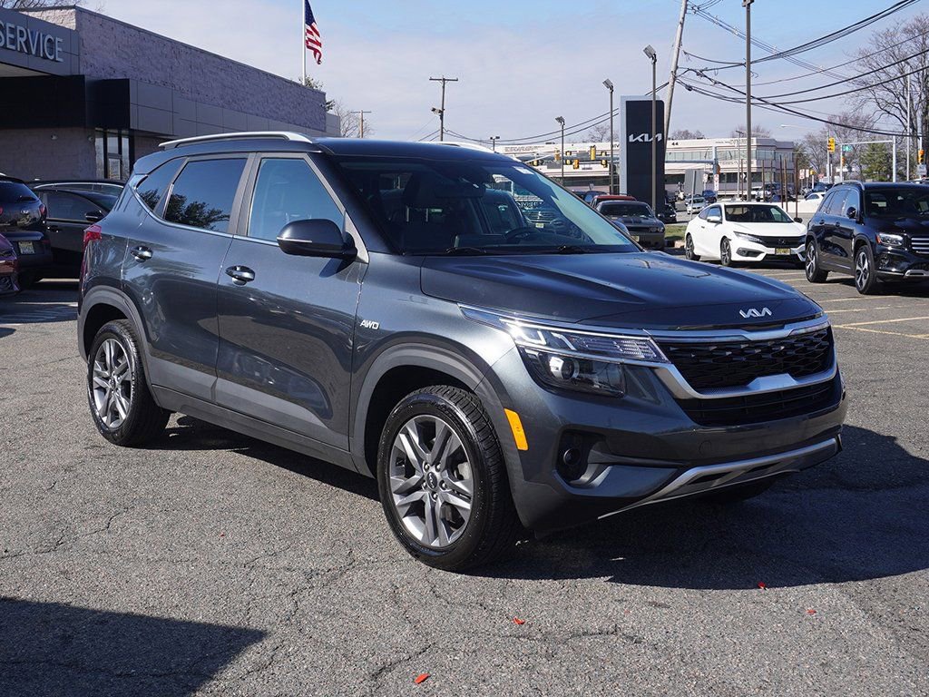 Used 2023 Kia Seltos S image 2