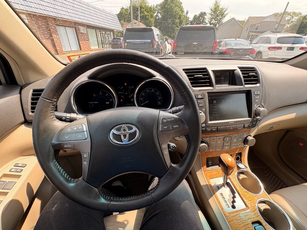 Used 2010 Toyota Highlander Limited AWD/4WD image 28