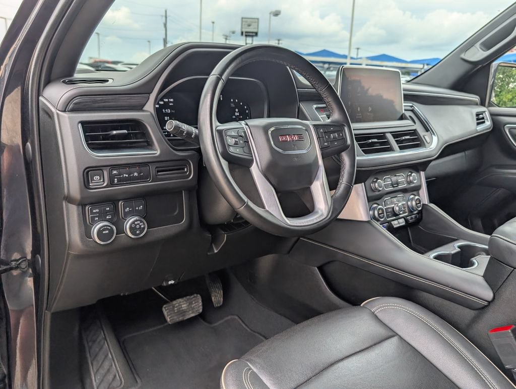 Used 2023 GMC Yukon XL SLT AWD/4WD image 4