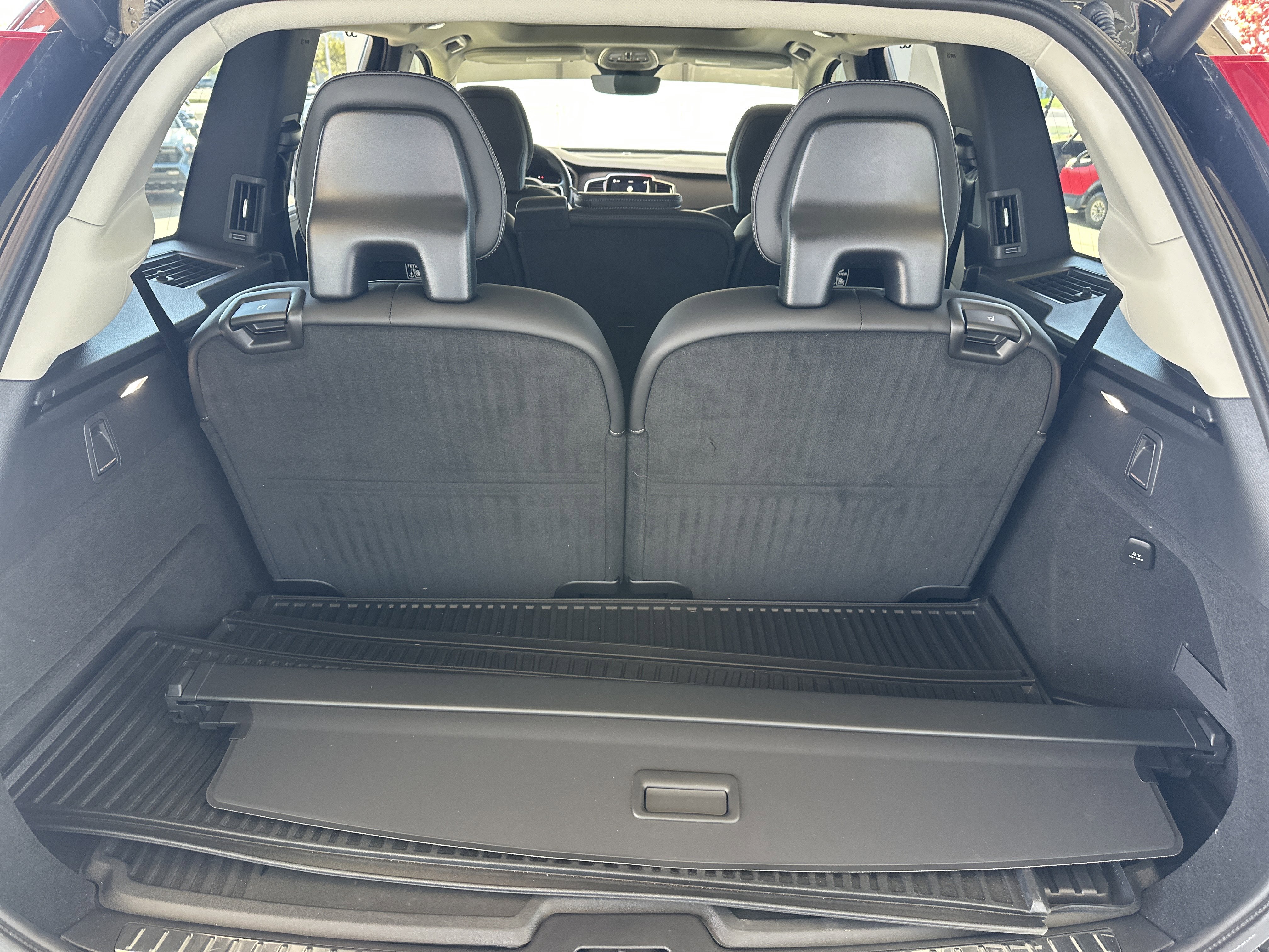 Used 2025 Volvo XC90 B6 Ultra w/ Protection Package Premier image 18