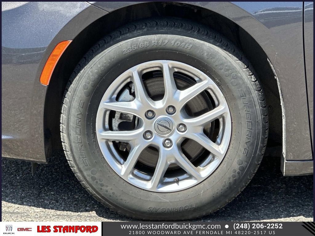 Used 2023 Chrysler Pacifica Touring-L FWD image 10