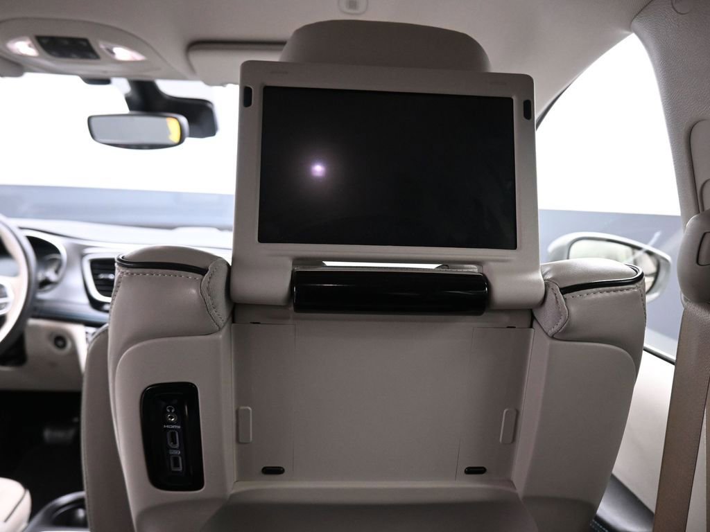 Used 2020 Chrysler Pacifica Limited w/ Advanced Safetytec Group image 43