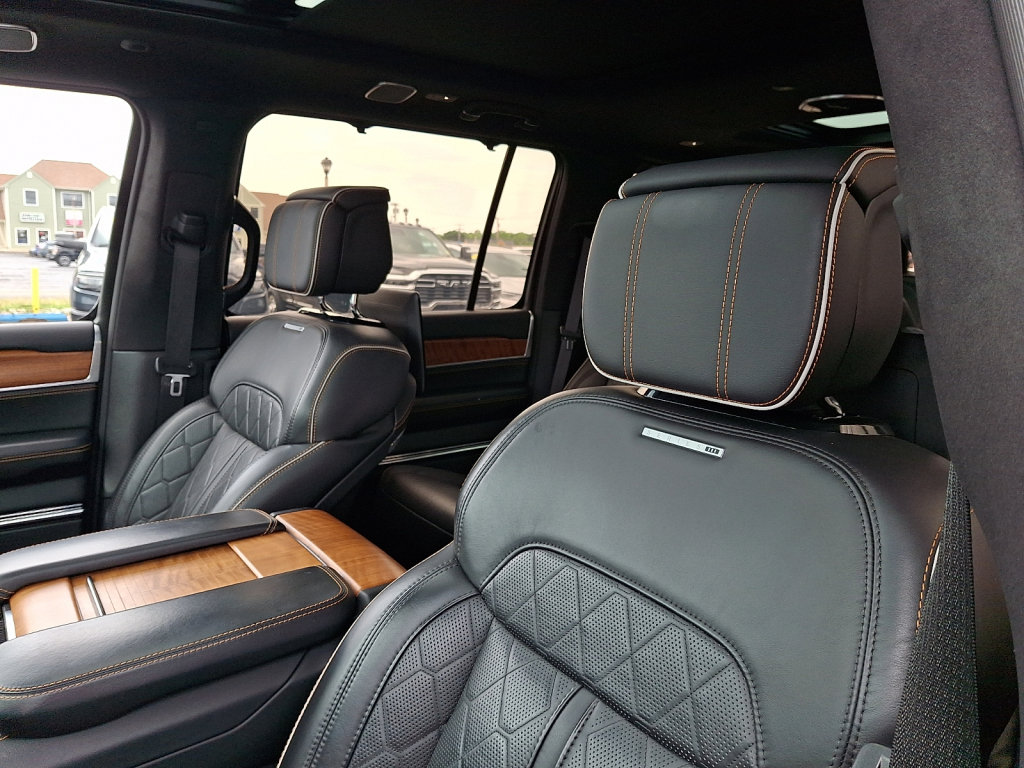 Used 2024 Jeep Grand Wagoneer Series III w/ Rear Seat Video Group 1 AWD/4WD image 25
