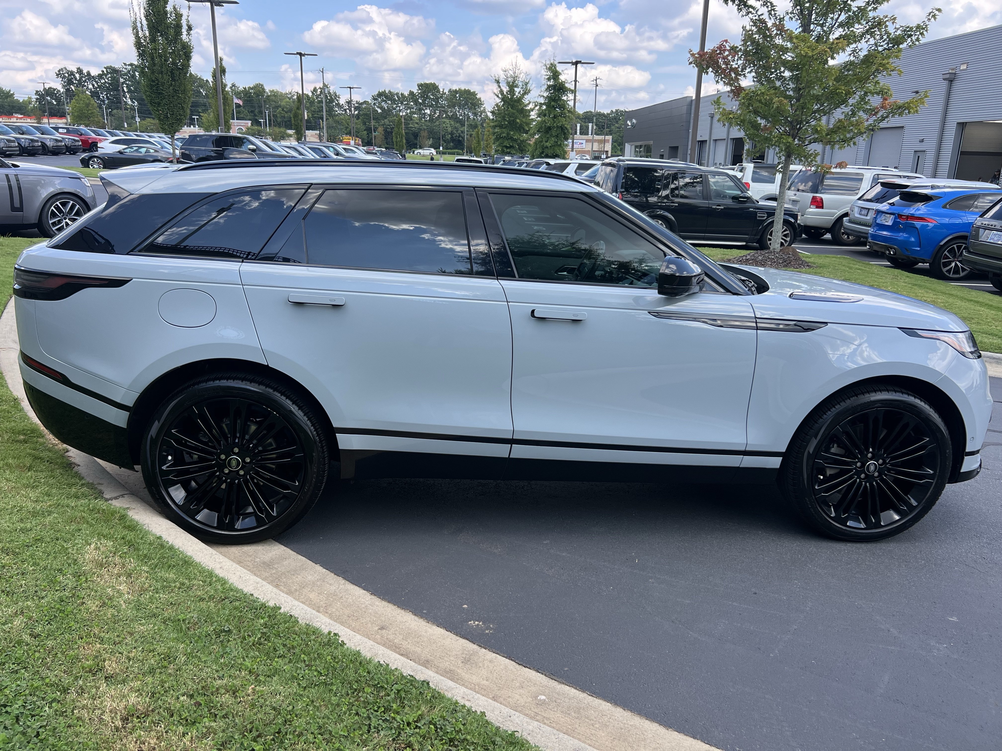 Certified 2026 Land Rover Range Rover Velar Dynamic SE AWD/4WD image 8