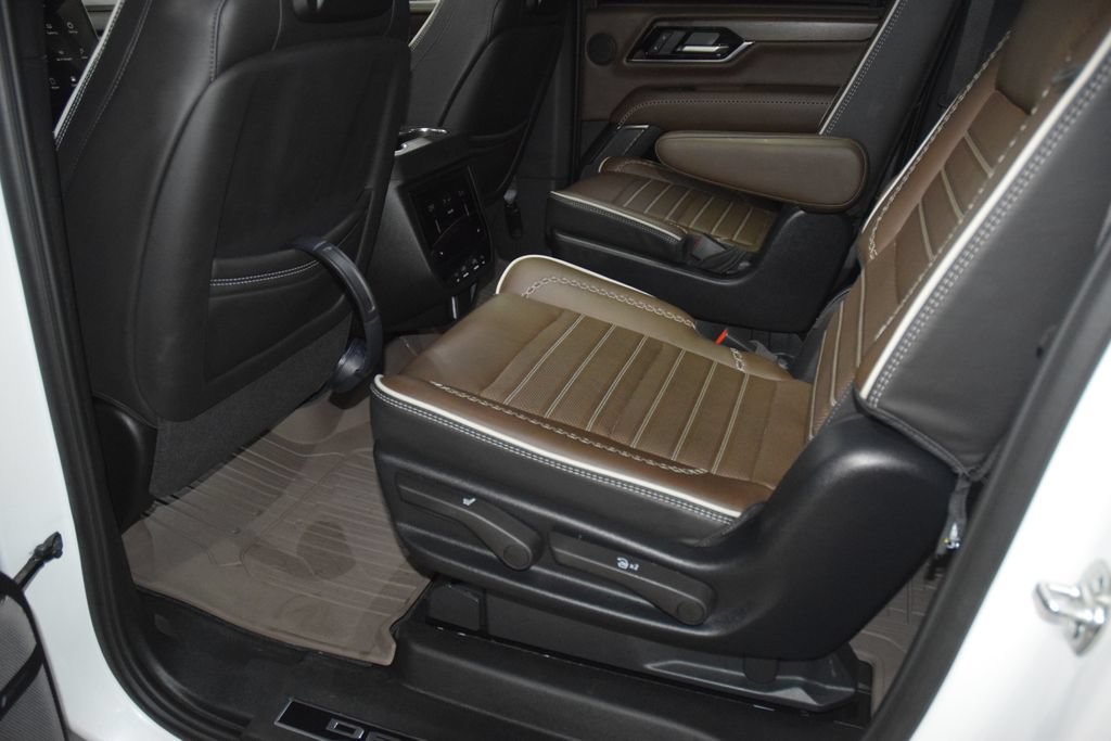 Used 2025 GMC Yukon XL Denali Ultimate w/ LPO, Floor Liner Package AWD/4WD image 44