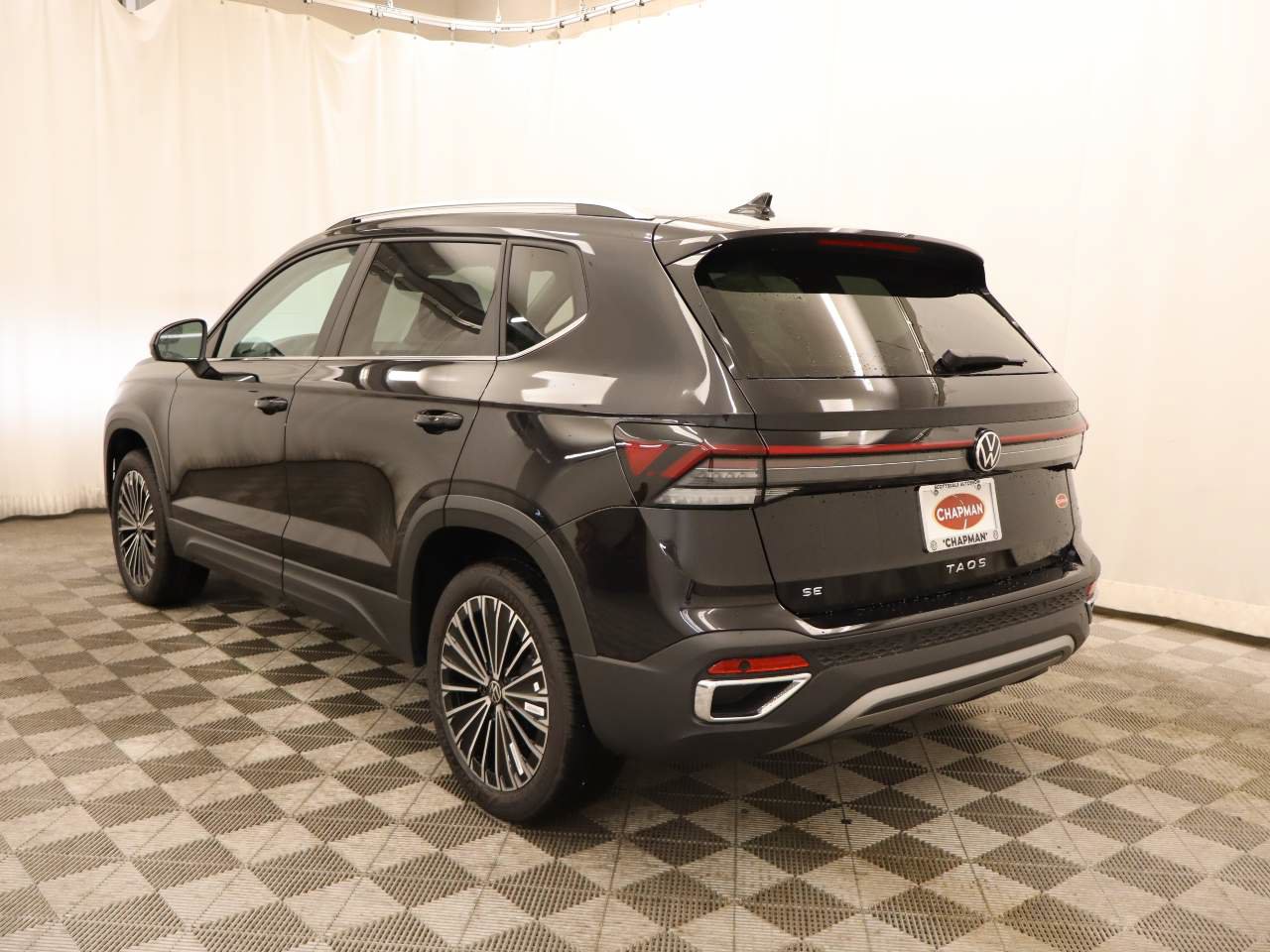 New 2026 Volkswagen Taos SE FWD image 3