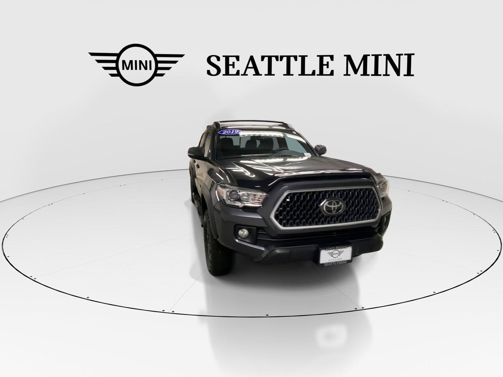 Used 2019 Toyota Tacoma TRD Off-Road AWD/4WD image 3