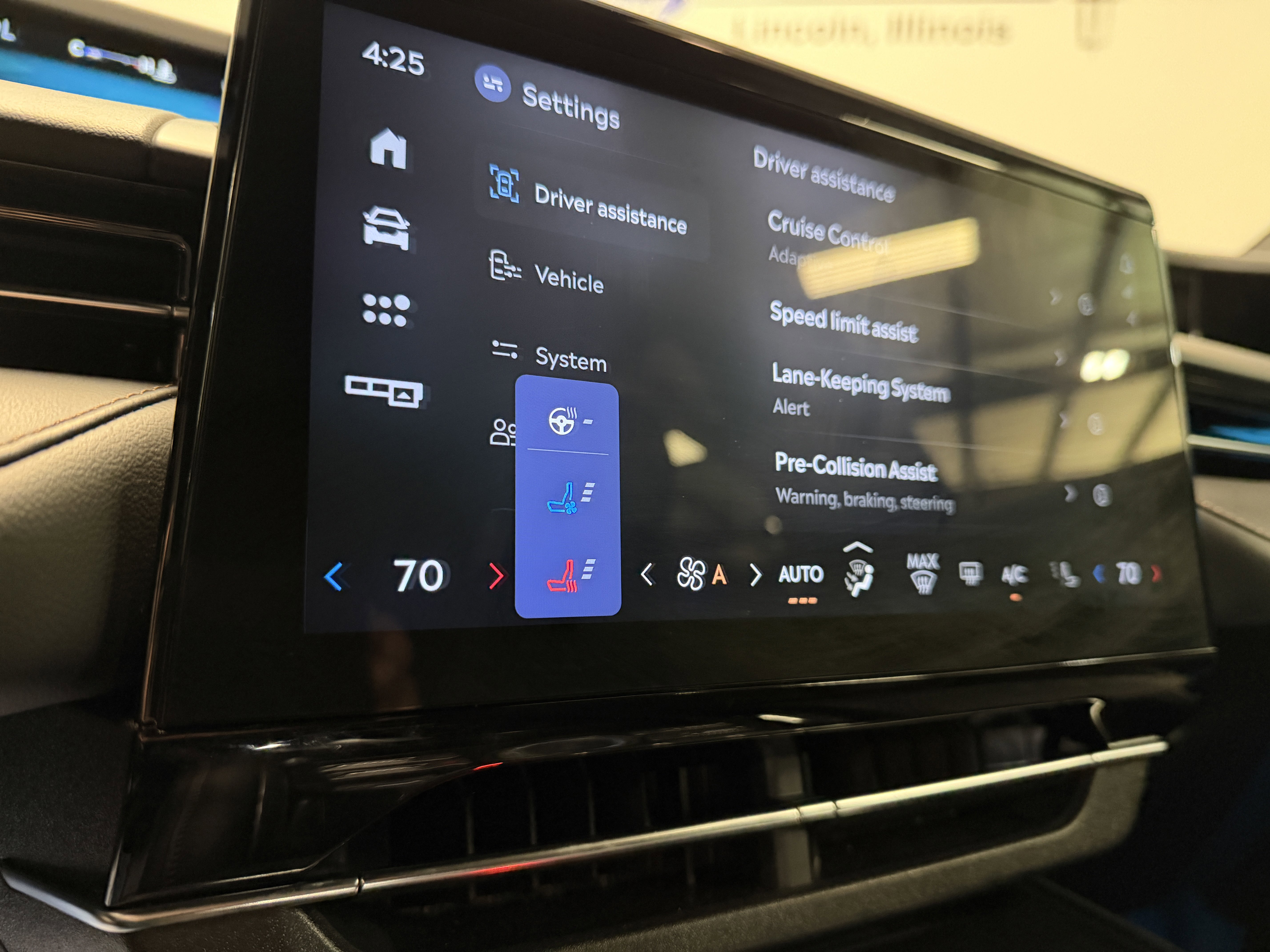 Used 2025 Lincoln Nautilus Premier w/ Equipment Group 102A image 10