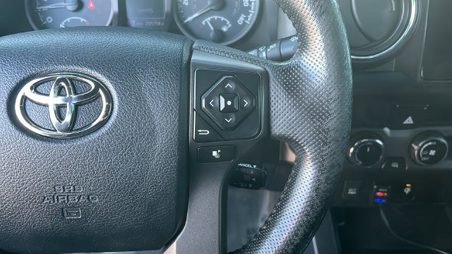Used 2016 Toyota Tacoma TRD Off-Road w/ Towing Package AWD/4WD image 10