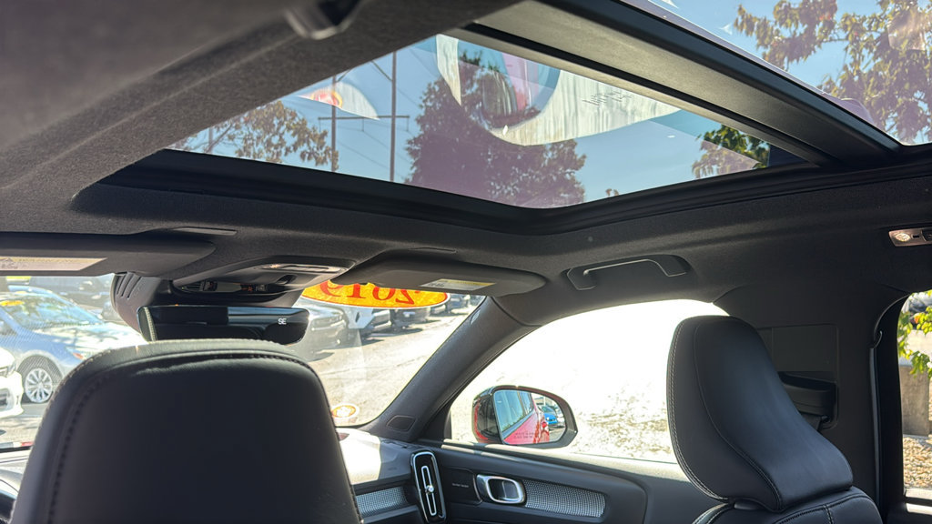 Used 2019 Volvo XC40 T5 R-Design AWD/4WD image 32