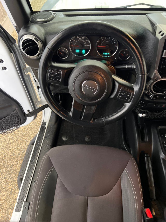 Used 2015 Jeep Wrangler Rubicon w/ Power Convenience Group image 16