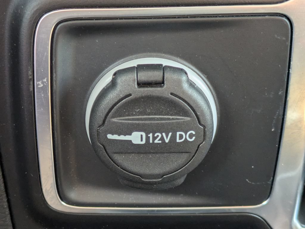Used 2022 Jeep Wrangler Unlimited Sahara AWD/4WD image 22