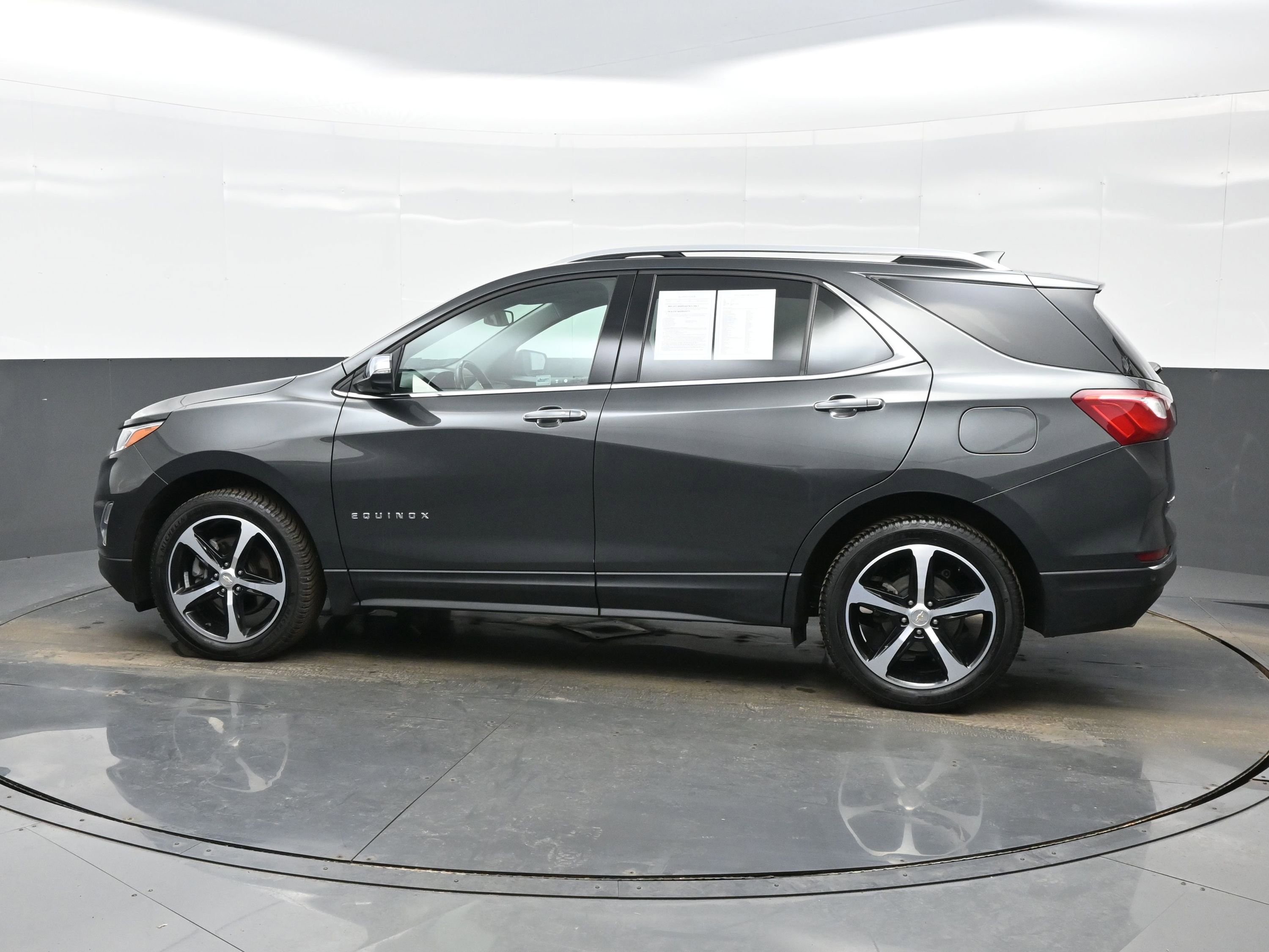 Used 2020 Chevrolet Equinox Premier image 3