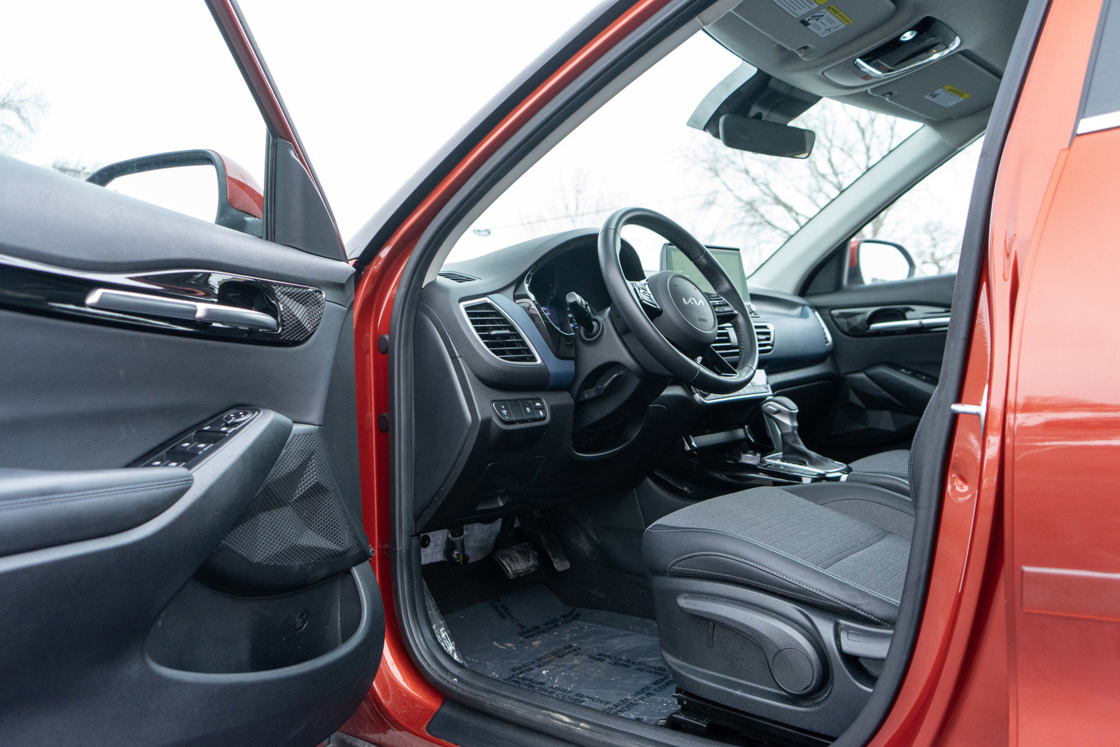 Used 2023 Kia Seltos S w/ Navigation Package image 13