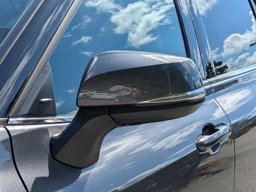 Used 2021 Toyota Highlander Limited FWD image 11