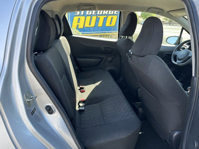 Used 2014 Toyota Yaris L image 16