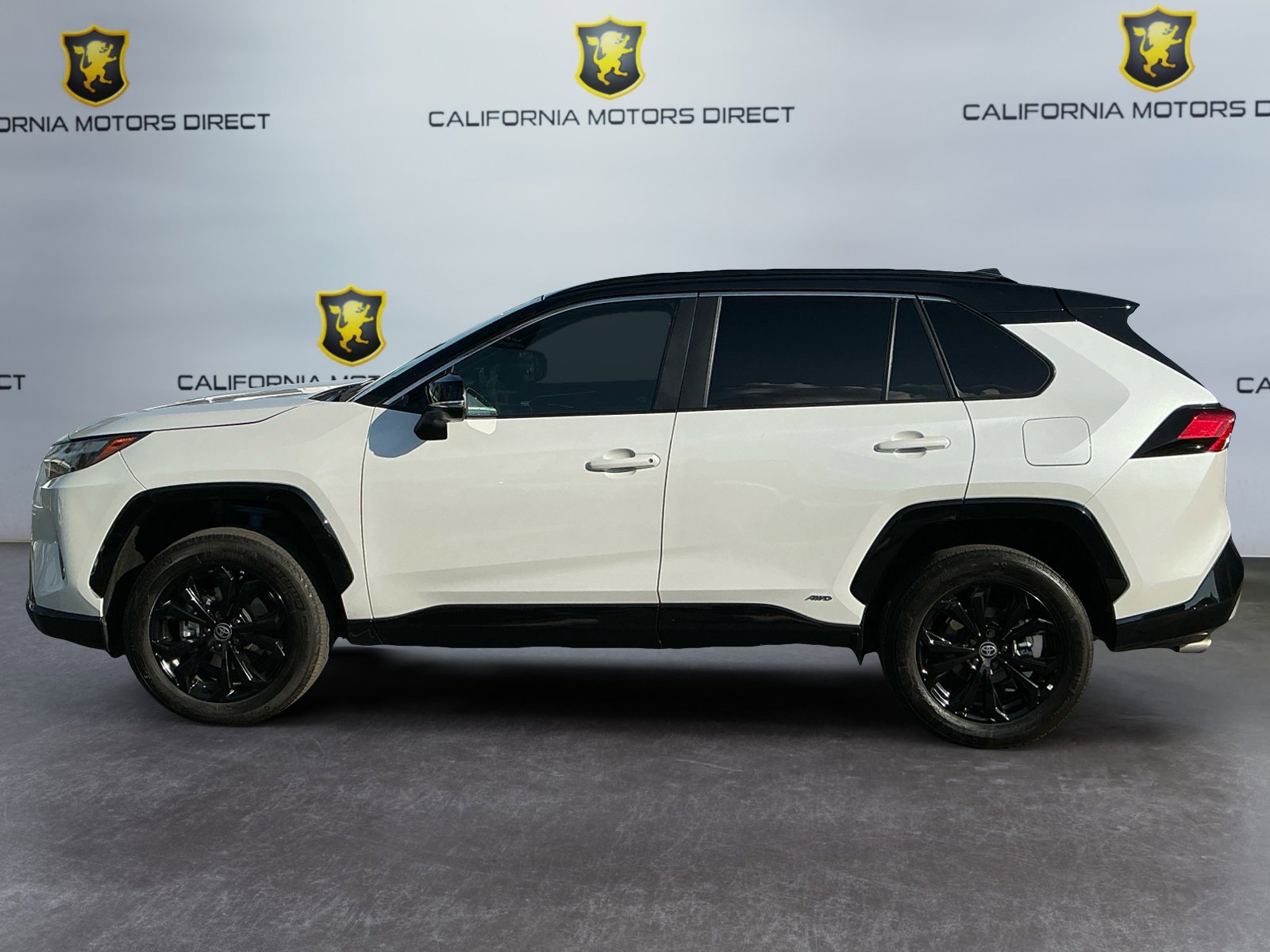 Used 2023 Toyota RAV4 XSE AWD/4WD image 2