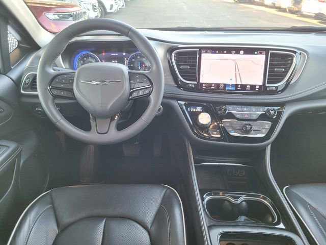 Certified 2022 Chrysler Pacifica Limited w/ S Appearance Package image 7