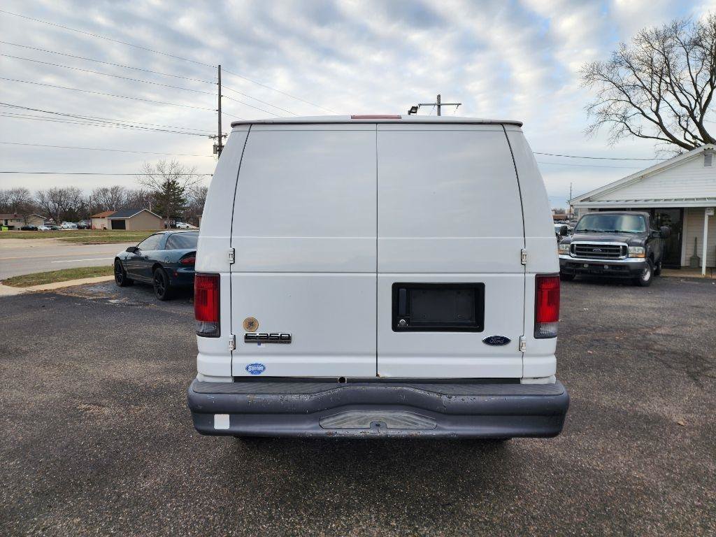 Used 2006 Ford E-350 and Econoline 350 Super Duty RWD image 6