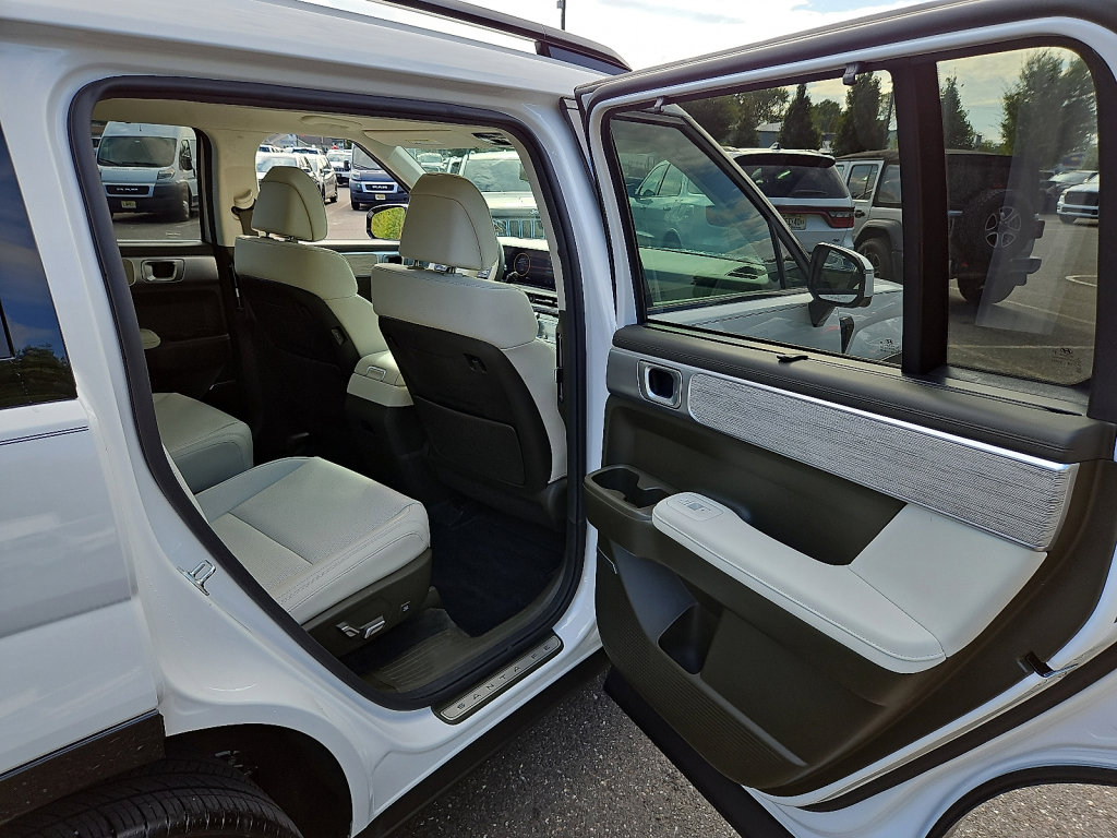 Used 2025 Hyundai Santa Fe Calligraphy image 14