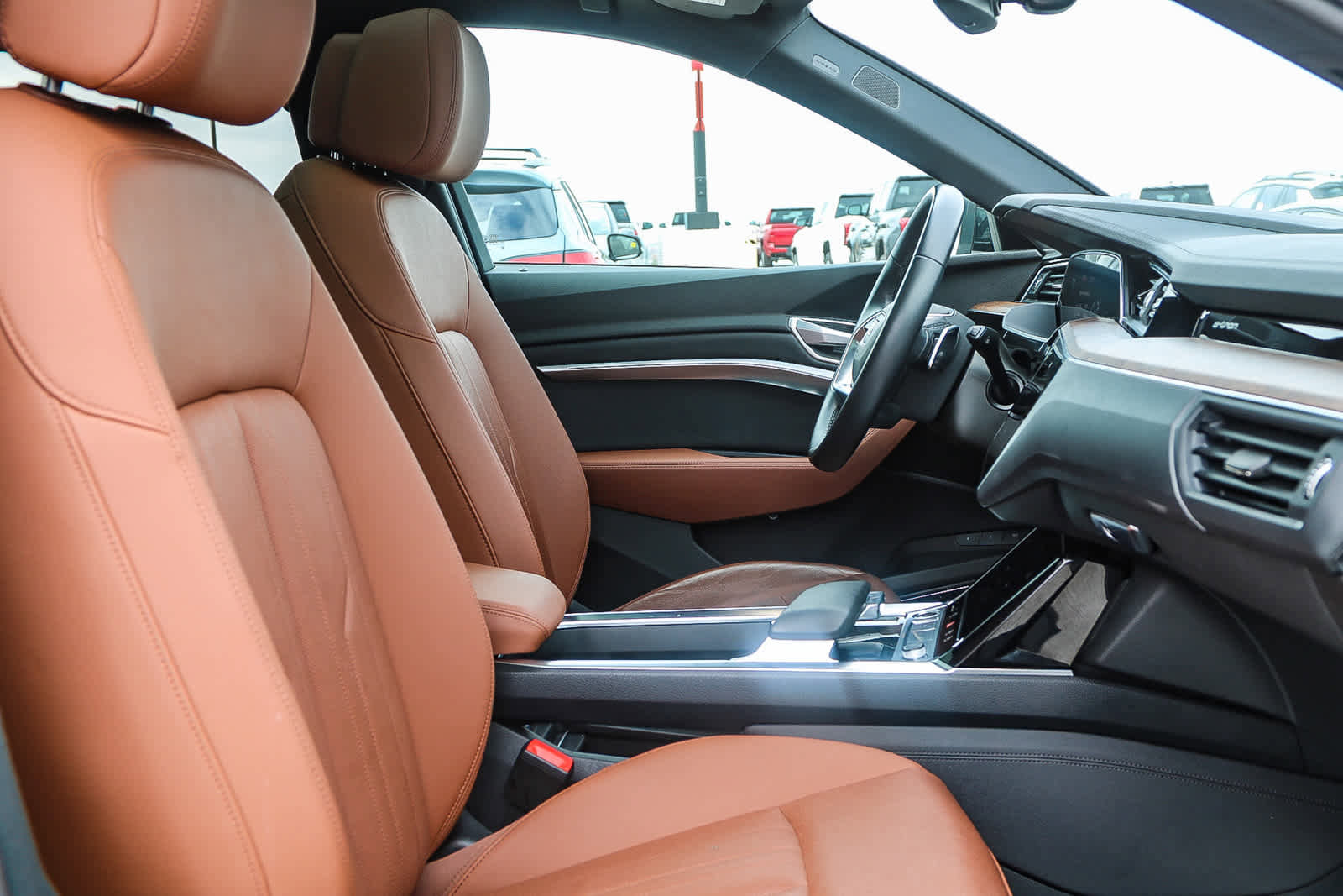 Used 2022 Audi e-tron Premium Plus w/ Premium Plus Package image 18