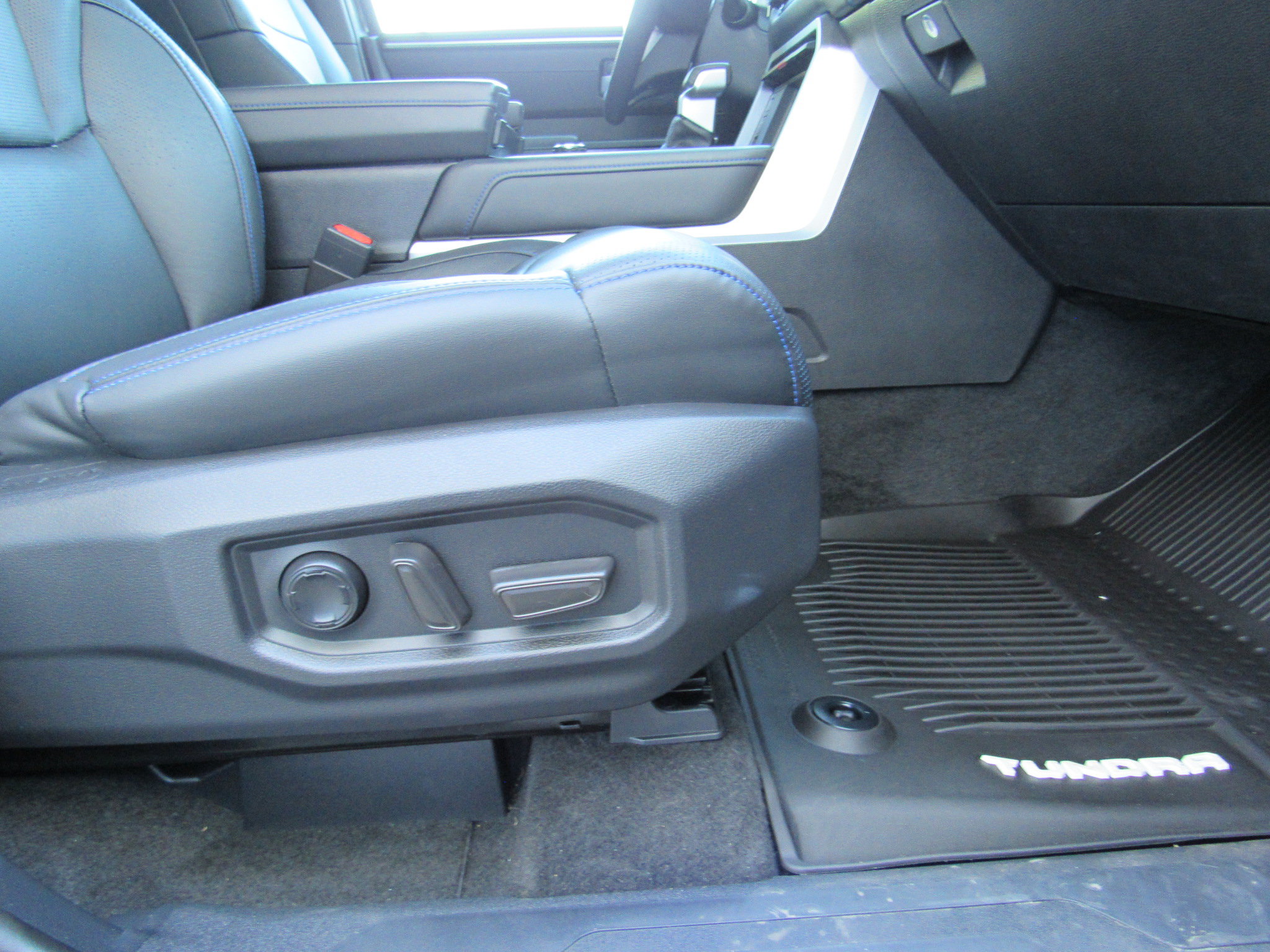 Used 2023 Toyota Tundra Platinum AWD/4WD image 29