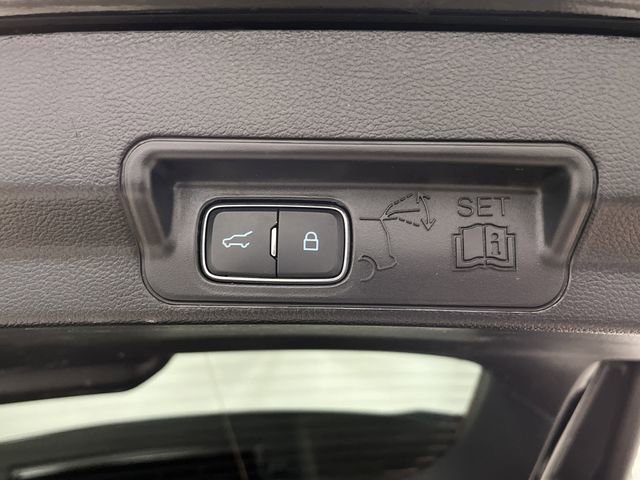 Used 2022 Ford Explorer XLT w/ Equipment Group 202A image 16