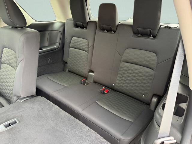 Used 2024 Nissan Pathfinder SV AWD/4WD image 8