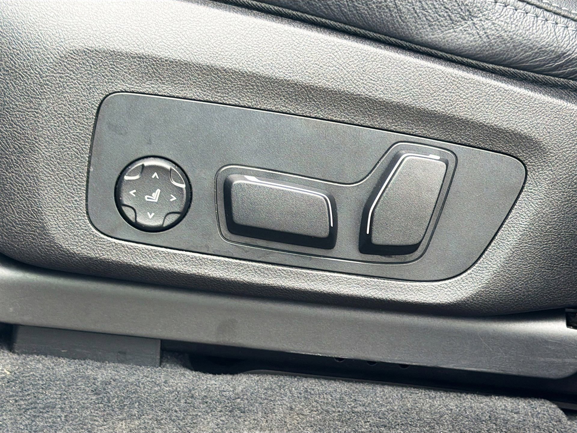 Certified 2025 BMW X4 xDrive30i w/ Premium Package image 26