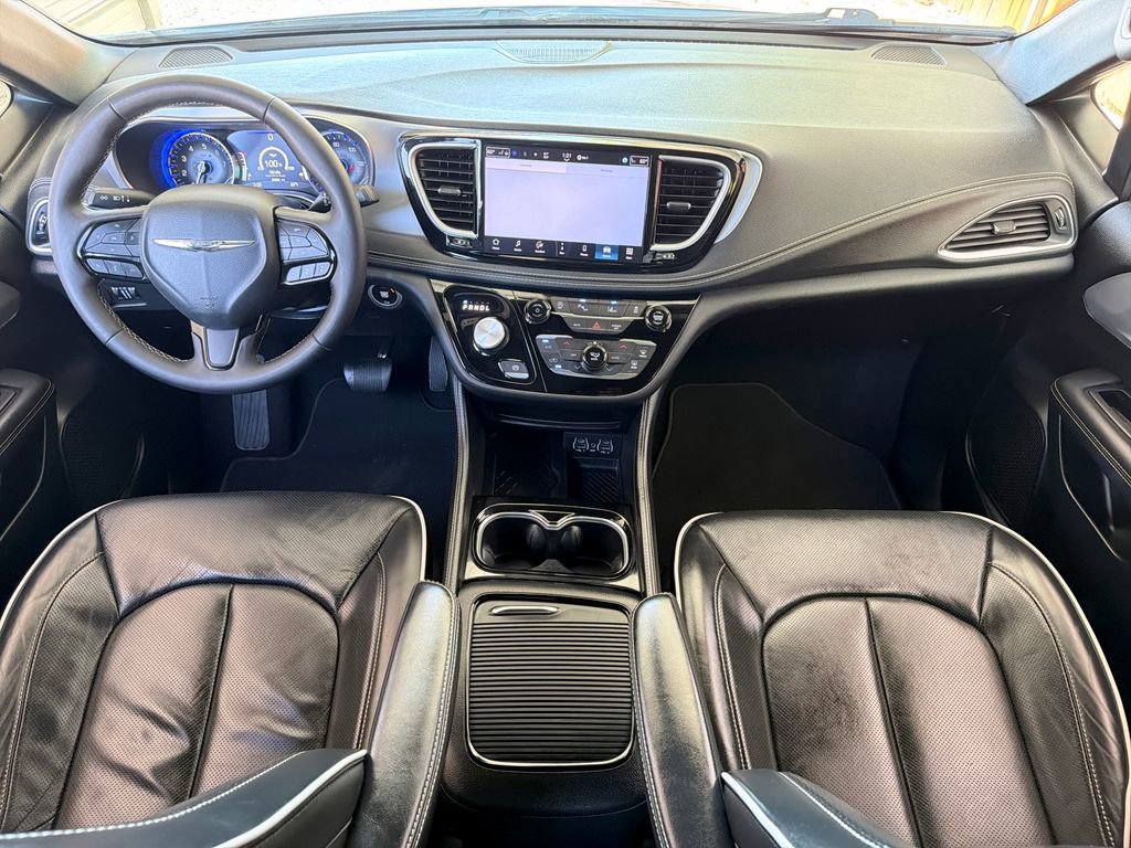 Used 2025 Chrysler Pacifica Limited FWD image 24