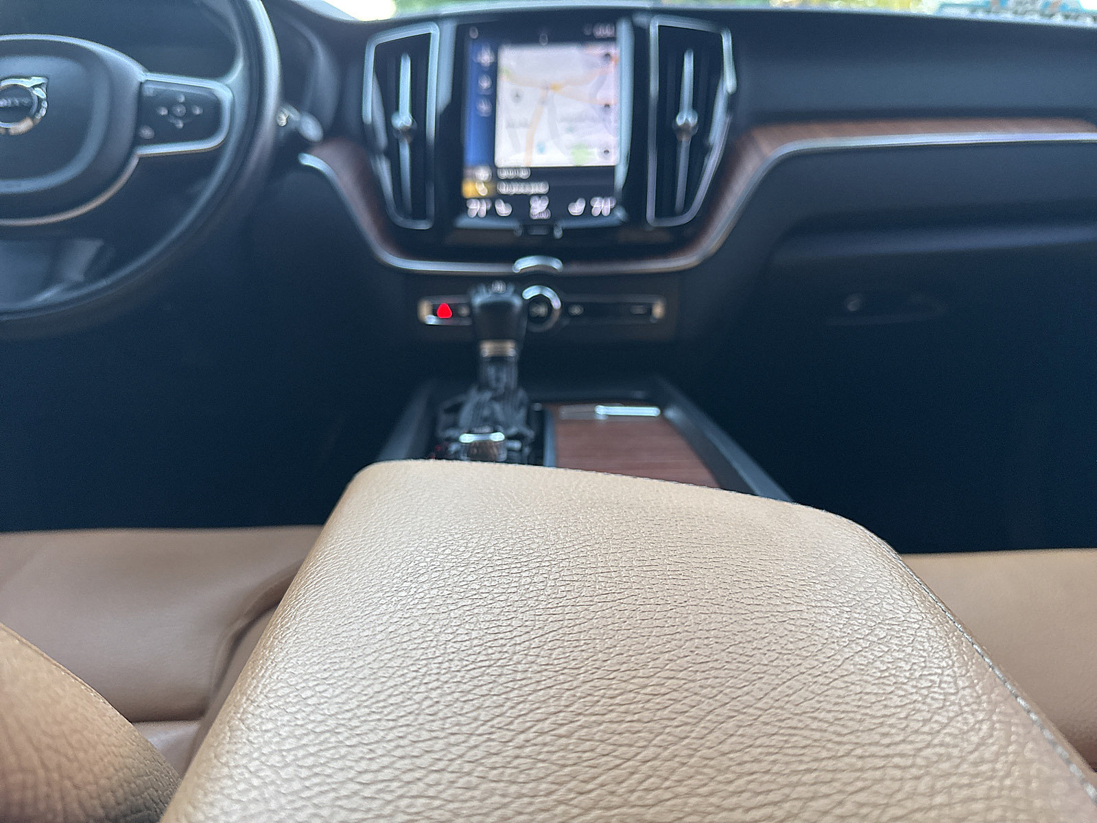 Used 2019 Volvo XC60 T5 Momentum w/ Multimedia Package AWD/4WD image 51